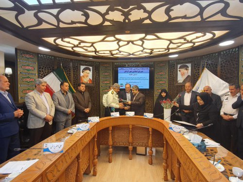فرمانده نیروی انتظامی استان و هیات همراه در شورای شهر تجلیل شدند