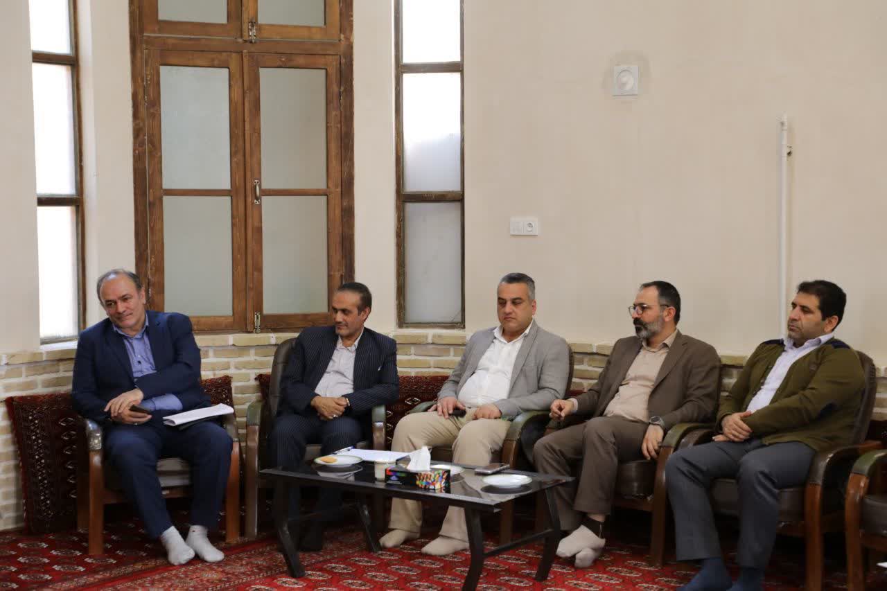 دیدار اعضای شورای اسلامی شهر و جمعی از مدیران شهری با اصغر طهماسبی، مسئول دفتر نماینده ولی فقیه در استان - 4