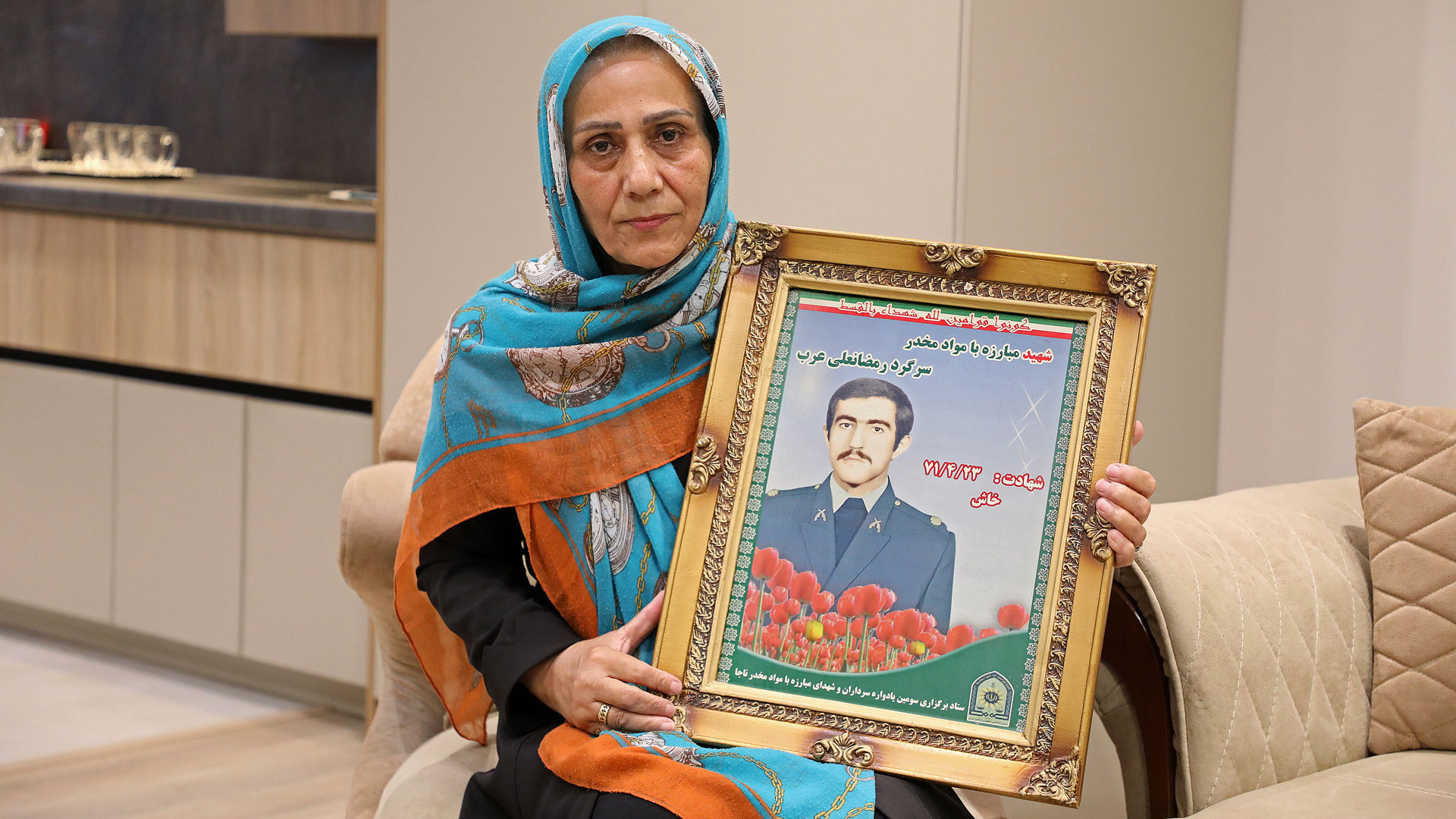 دیدار مسئولان شورای شهر گرگان و بنیاد شهید استان با خانواده شهید مبارزه با مواد مخدر - 5