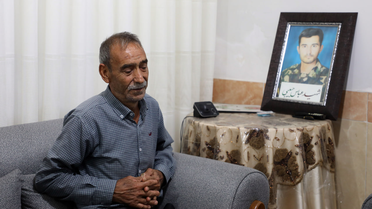 دیدار مسئولان شهری و بنیاد شهید با خانواده شهید عباس حبیبی نامقی - 3