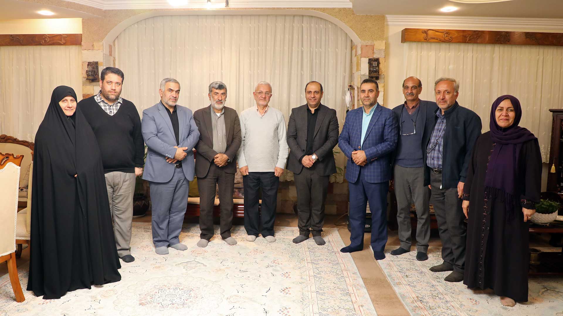دیدار رئیس شورای شهر و شهردار گرگان با خانواده شهید حسین مقصودلو - 4