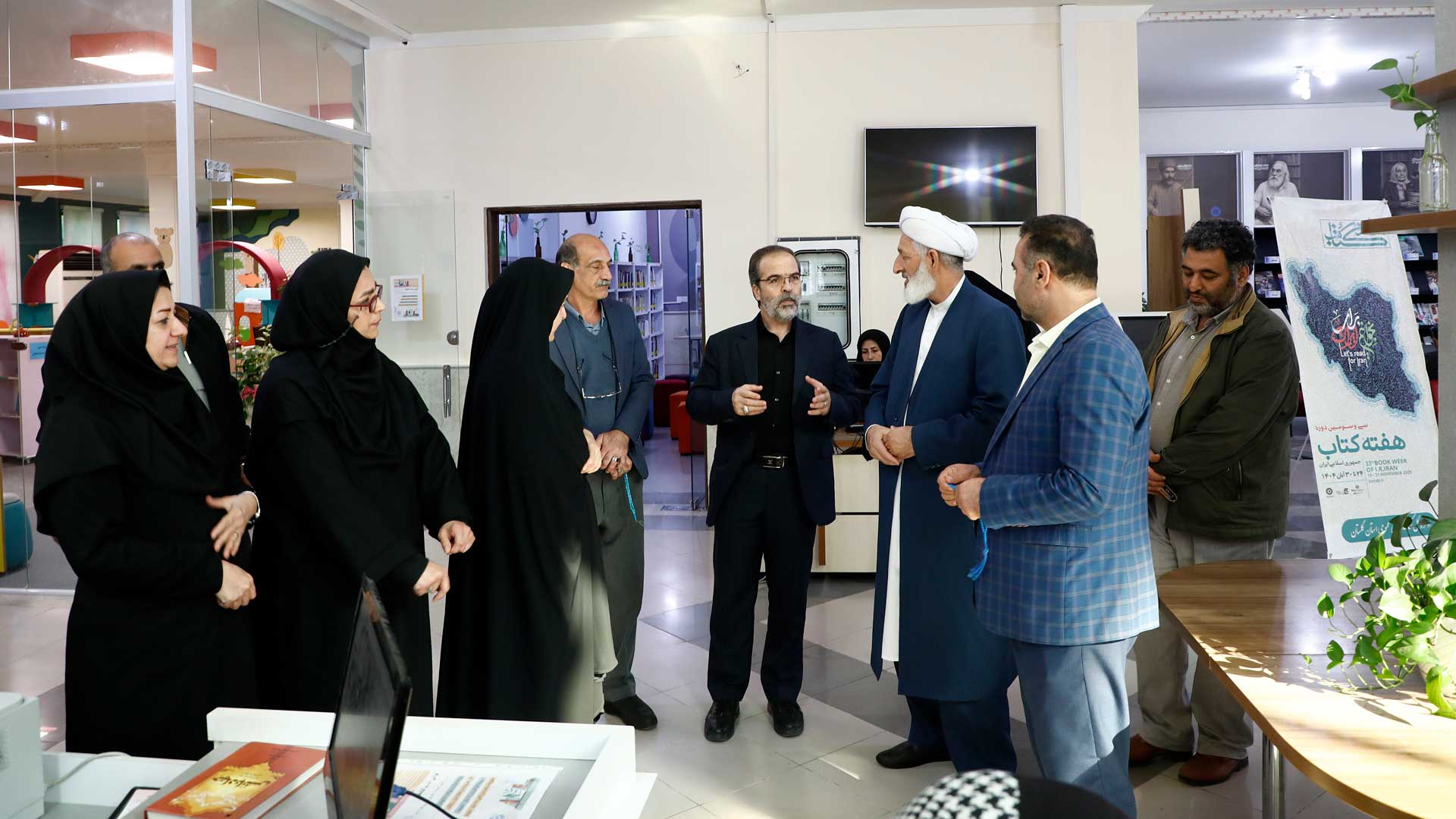 بازدید رئیس و اعضای شورای اسلامی شهر گرگان از کتابخانه عمومی میرفندرسکی - 6