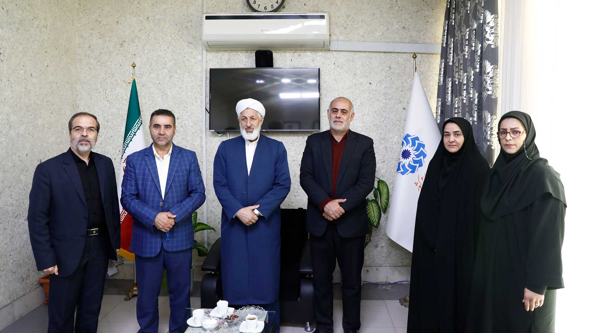 بازدید رئیس و اعضای شورای اسلامی شهر گرگان از کتابخانه عمومی میرفندرسکی - 4