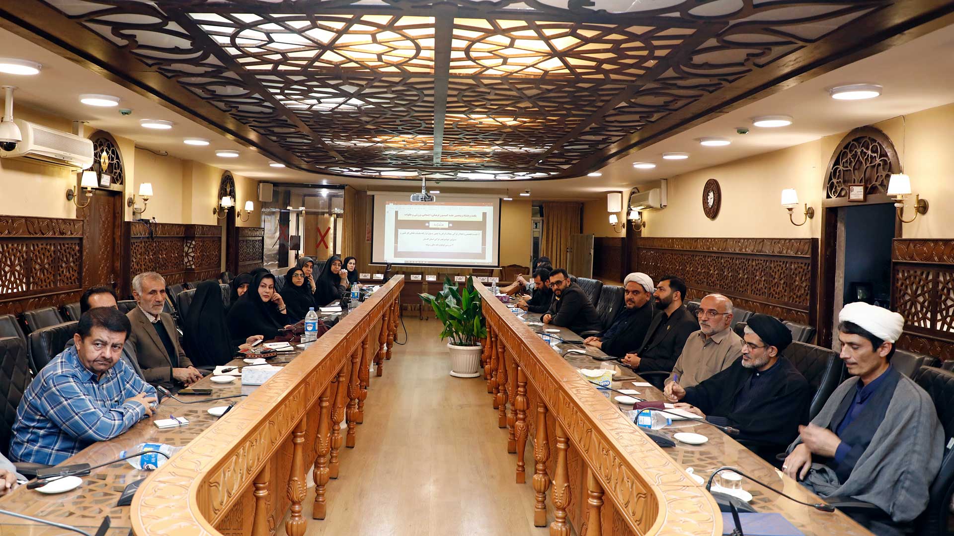 برگزاری نشست تخصصی فعالان قرآنی محلات گرگان در کمیسیون فرهنگی، اجتماعی و ورزشی شورای اسلامی شهر - 4