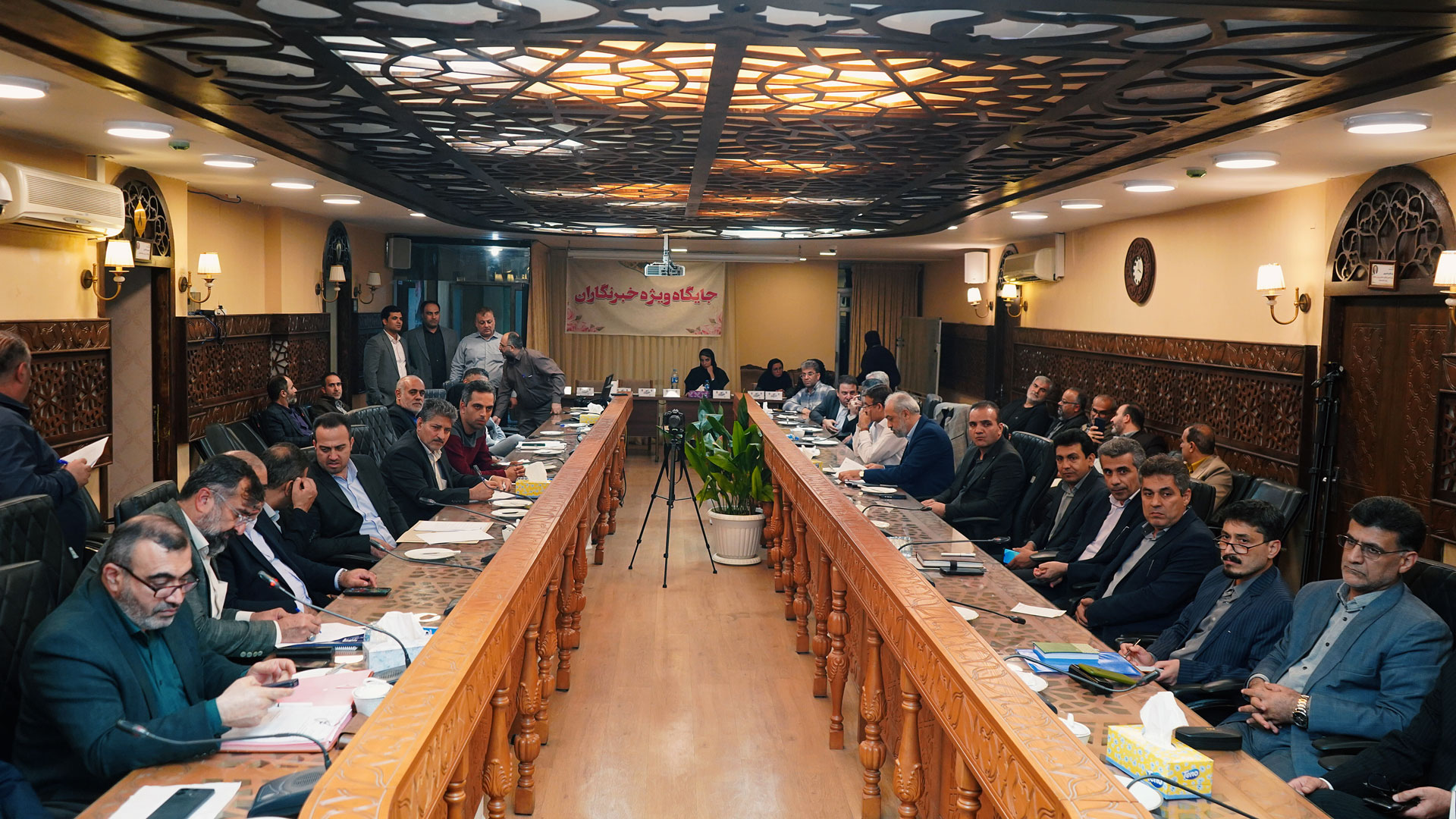 بررسی بحران آب، چالش زیرساختی و تصویب توافق‌نامه حفاری ۱۴۰۴ در جلسه فوق‌العاده شورای شهر گرگان - 9