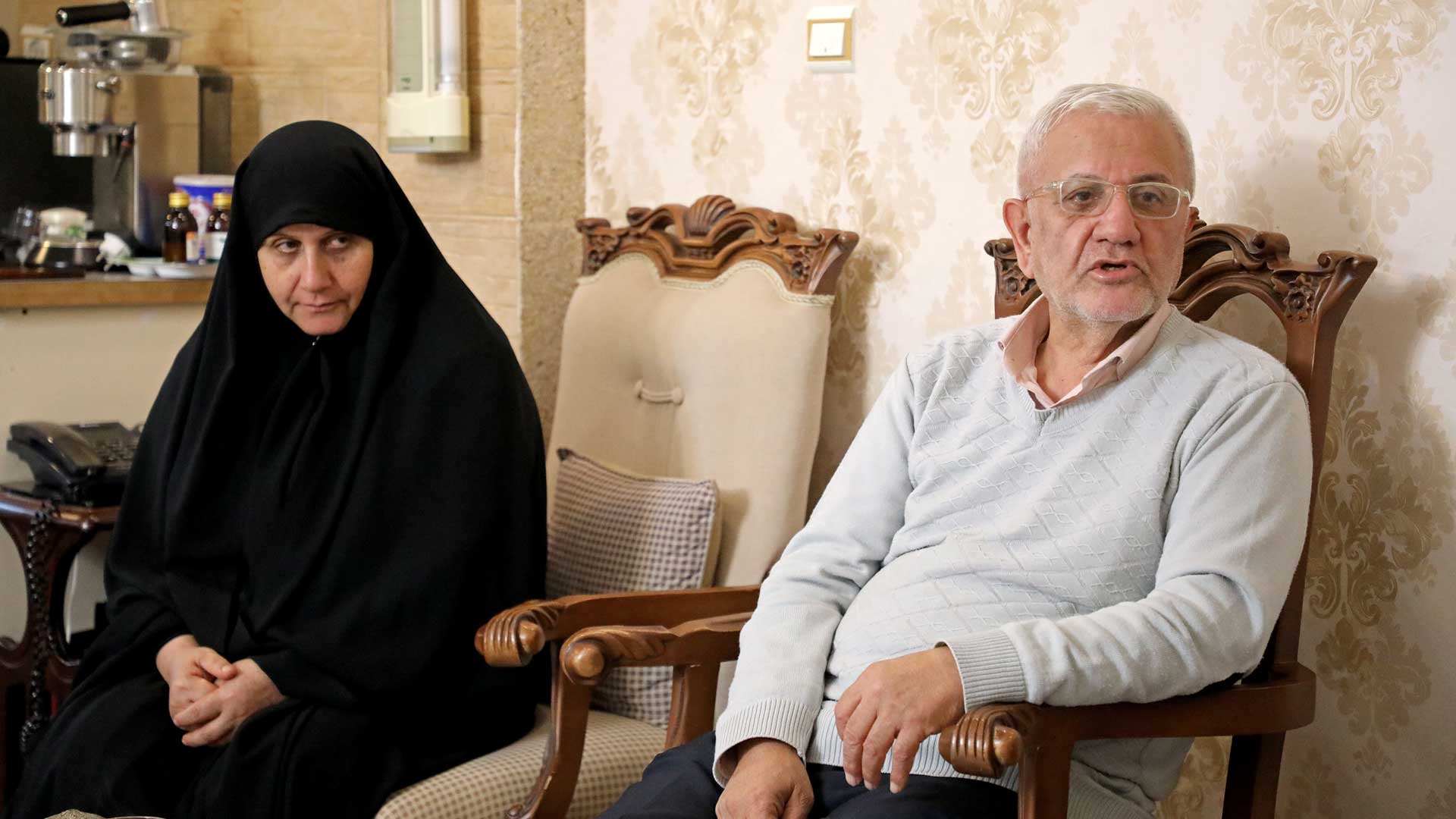 دیدار رئیس شورای شهر و شهردار گرگان با خانواده شهید حسین مقصودلو - 2