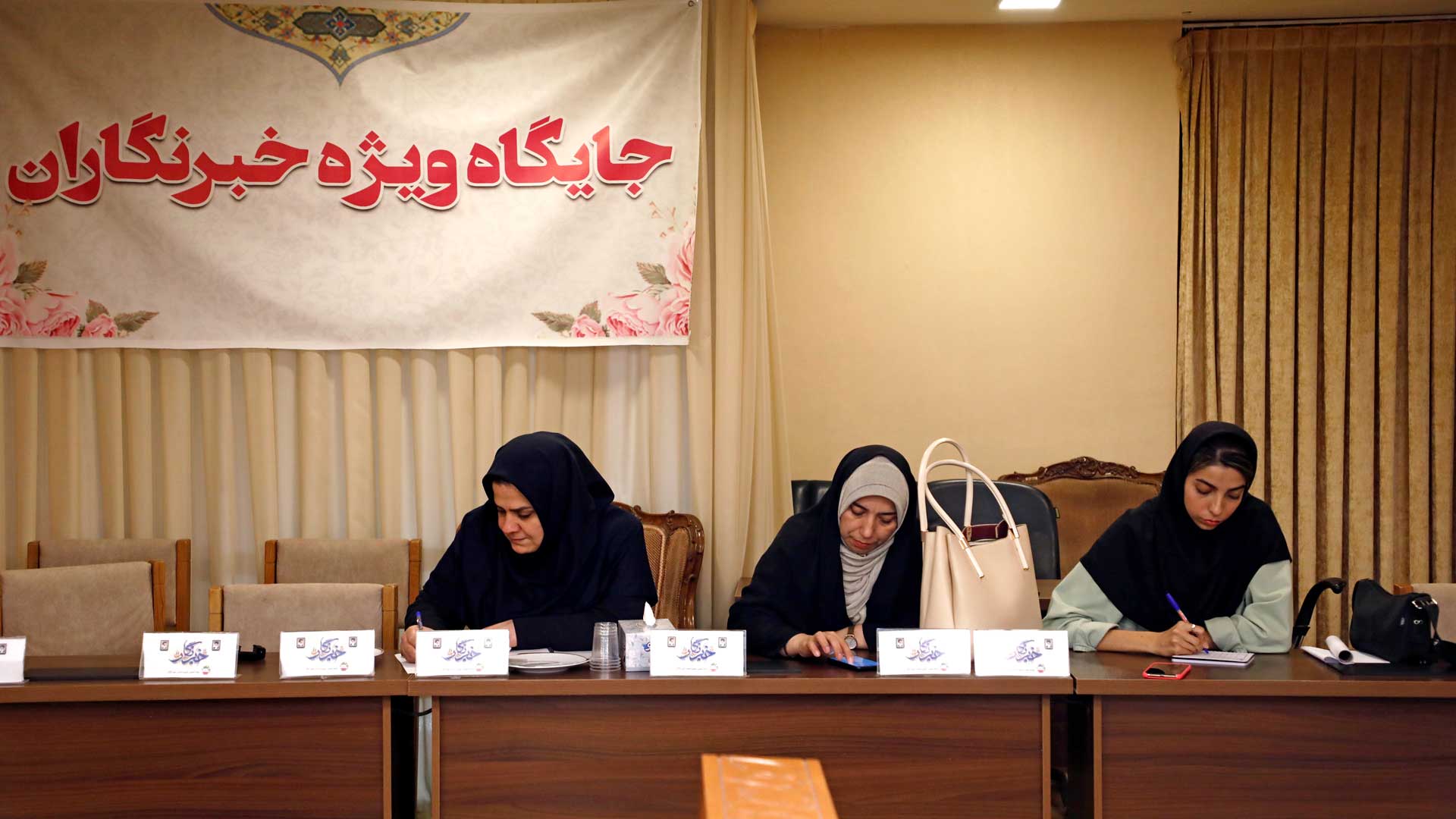 بررسی لوایح عمرانی و مالی در سیصد و بیست و پنجمین جلسه فوق‌العاده شورای شهر گرگان - 2