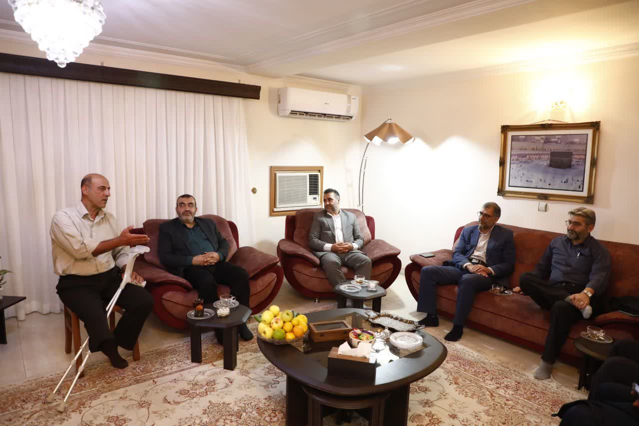 دیدار اعضای شورای شهر گرگان با جانباز دا...