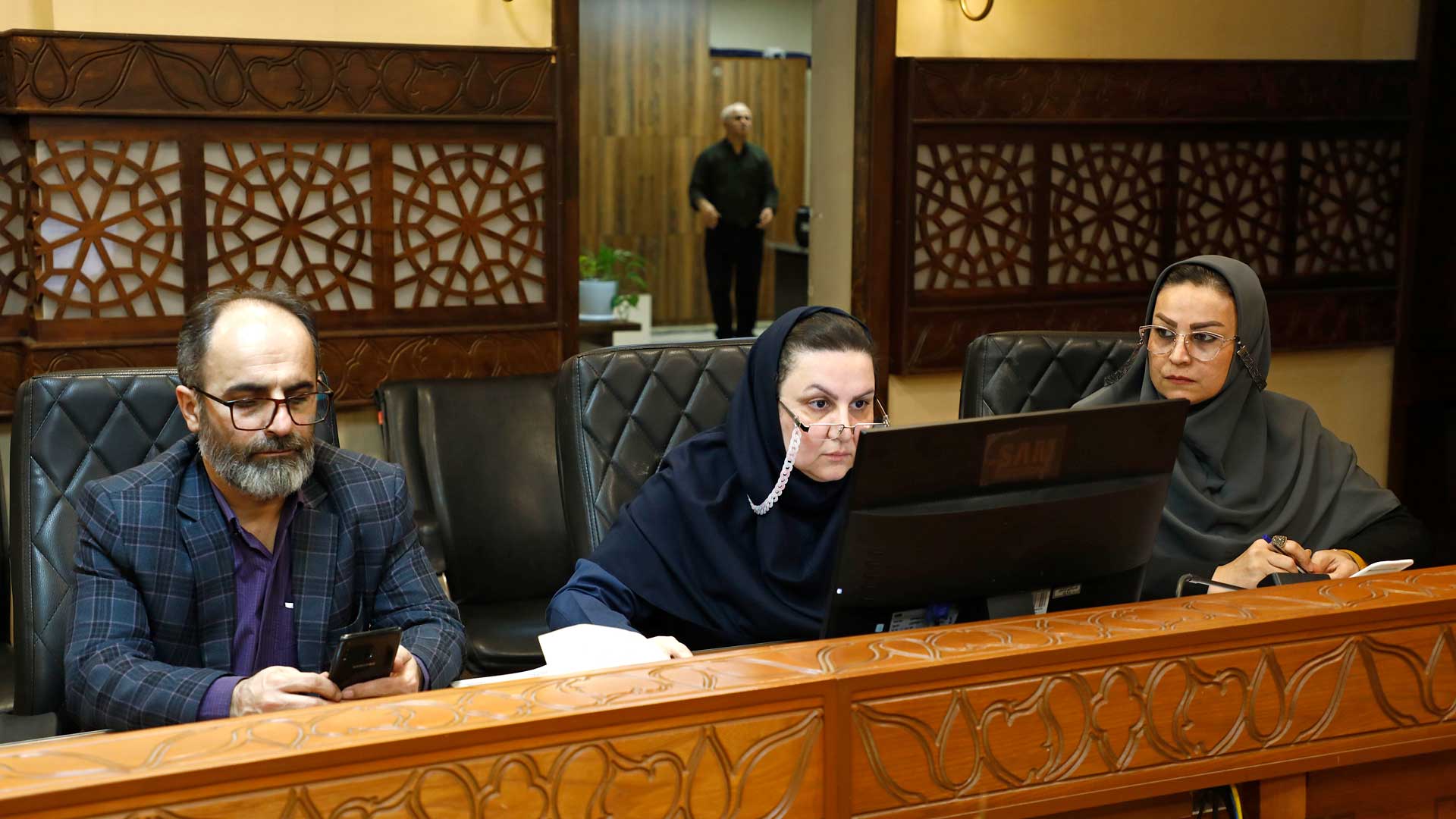 بررسی بیلان ۱۴۰۲ و واگذاری سهم&zwnj;الشرکه شهرداری در کمیسیون اداری، مالی و بودجه گرگان - 7