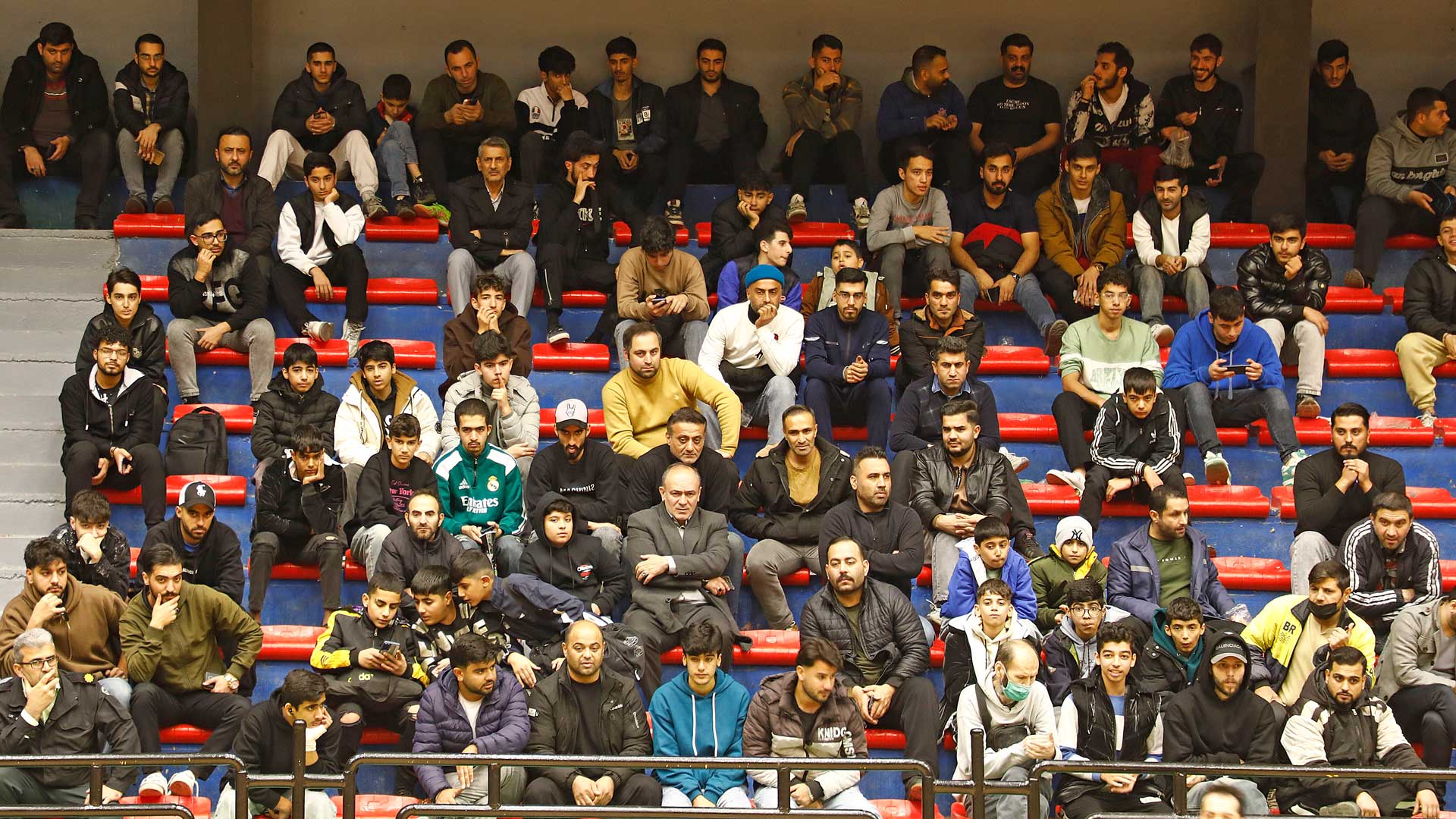 بازدید میدانی از سالن امام خمینی(ره) و نشست با فوتسالی&zwnj;ها - 4