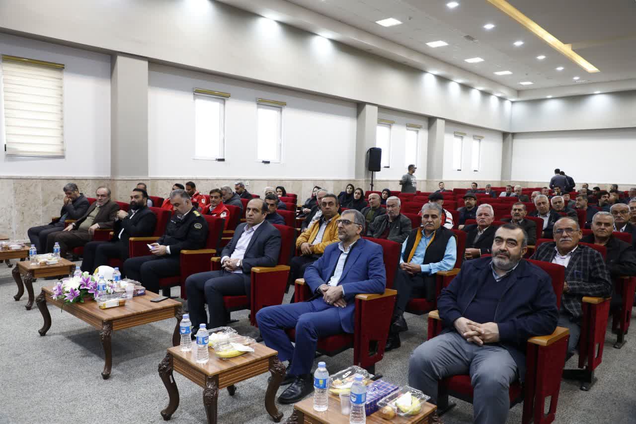 مراسم تقدیر از زحمتکشان حمل&zwnj;ونقل عمومی شهر گرگان همزمان با ۲۶ آذر، روز حمل&zwnj;ونقل، با حضور اعضای شورای اسلامی شهر گرگان - 13