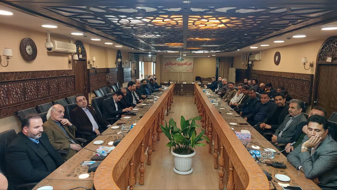 تجلیل از خادمان حمل&zwnj;ونقل عمومی در صدودوازدهمین جلسه کمیسیون نظارت شورای شهر گرگان - 4