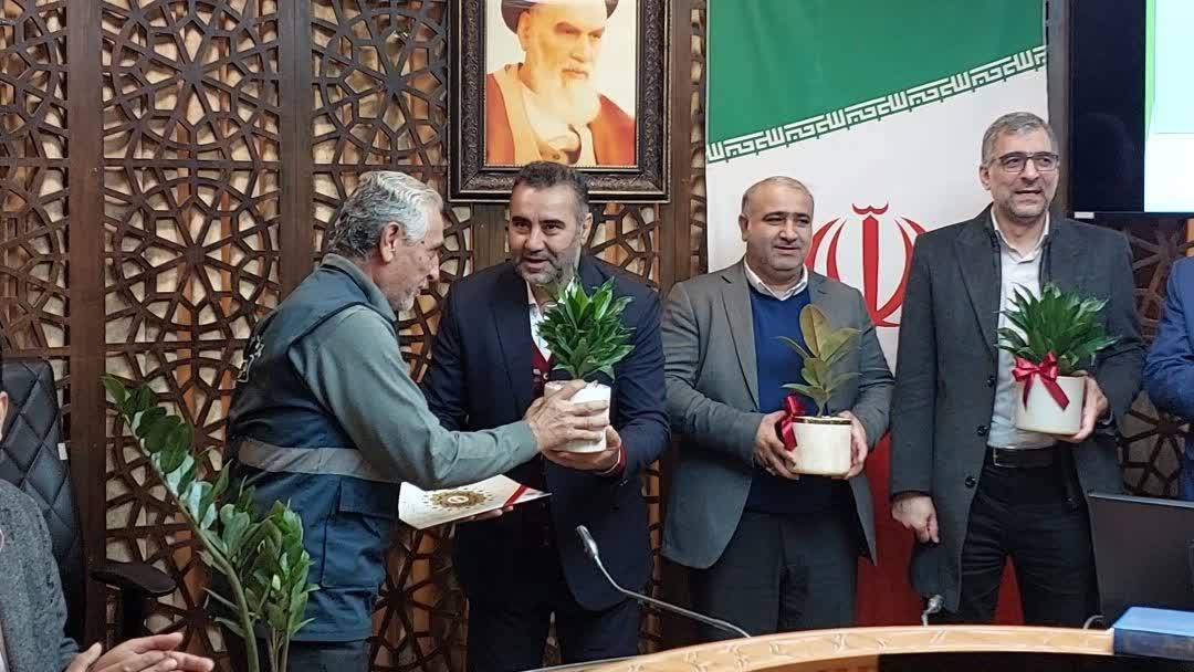 تجلیل از خادمان حمل&zwnj;ونقل عمومی در صدودوازدهمین جلسه کمیسیون نظارت شورای شهر گرگان - 3