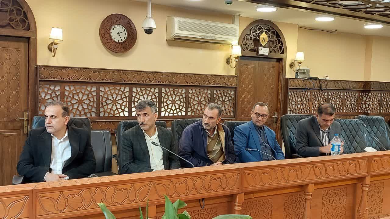 بازنگری در ساماندهی دست&zwnj;فروشان گرگان؛ انتقاد از پیمانکار و پیشنهاد بازارچه ویژه - 4