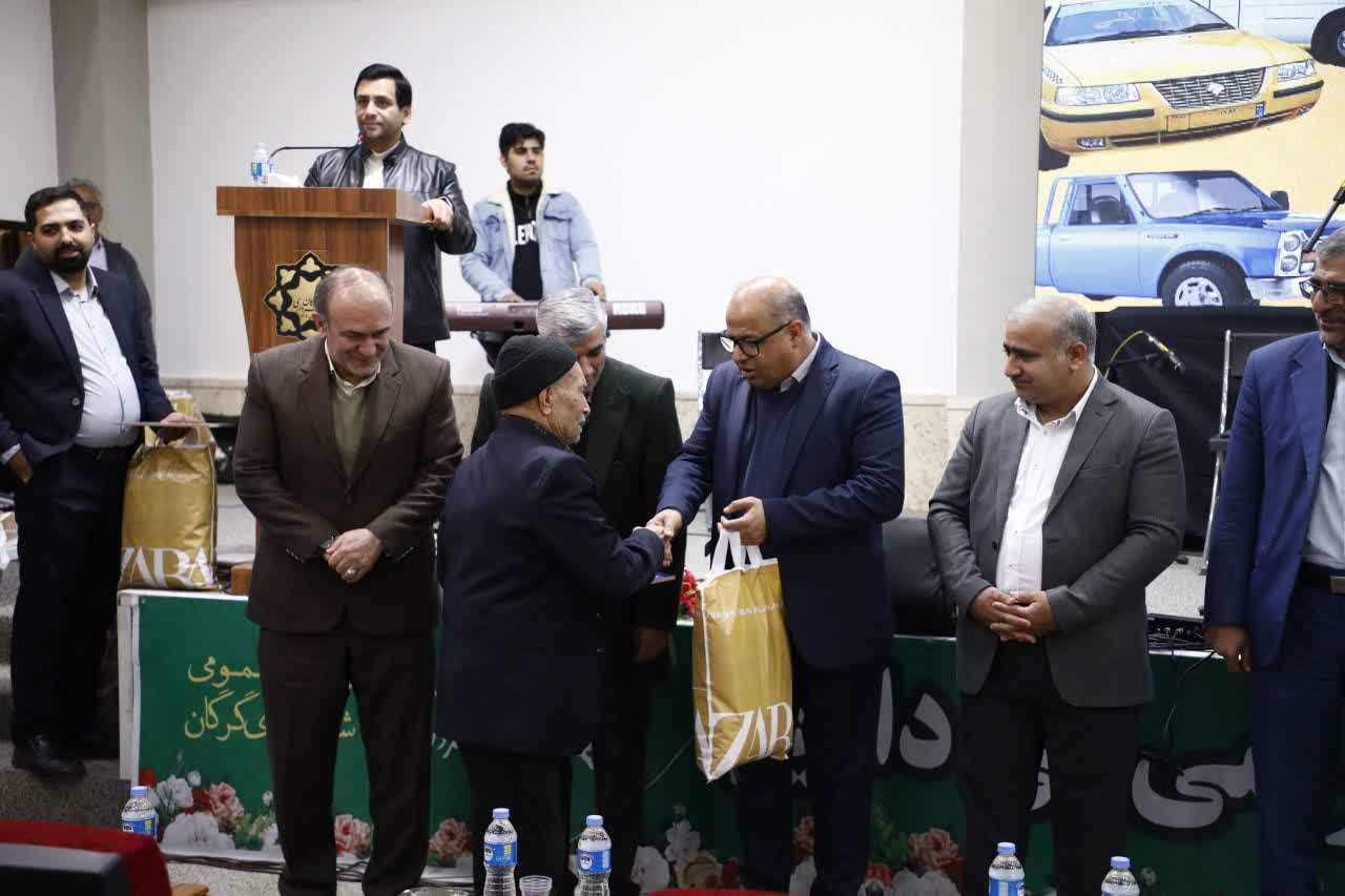 مراسم تقدیر از زحمتکشان حمل&zwnj;ونقل عمومی شهر گرگان همزمان با ۲۶ آذر، روز حمل&zwnj;ونقل، با حضور اعضای شورای اسلامی شهر گرگان - 16