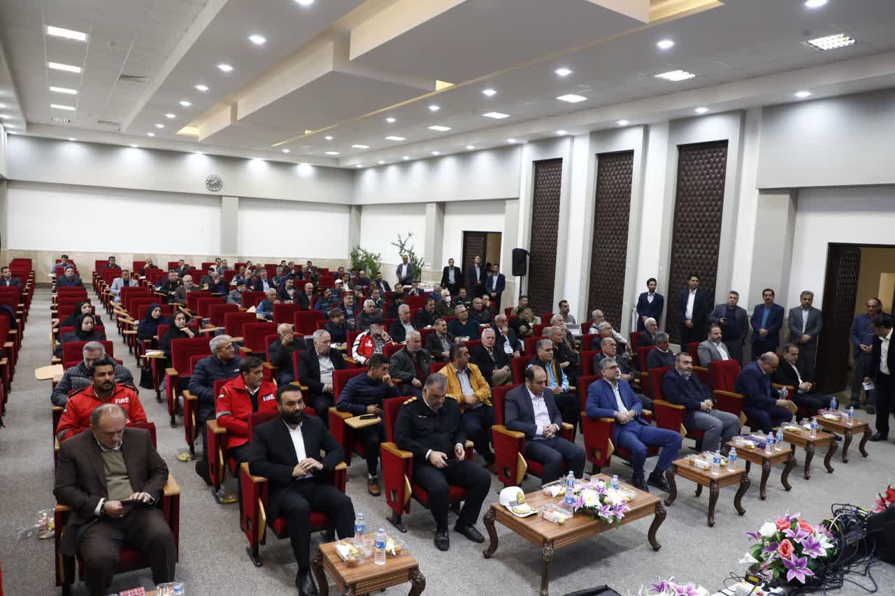 مراسم تقدیر از زحمتکشان حمل&zwnj;ونقل عمومی شهر گرگان همزمان با ۲۶ آذر، روز حمل&zwnj;ونقل، با حضور اعضای شورای اسلامی شهر گرگان - 19