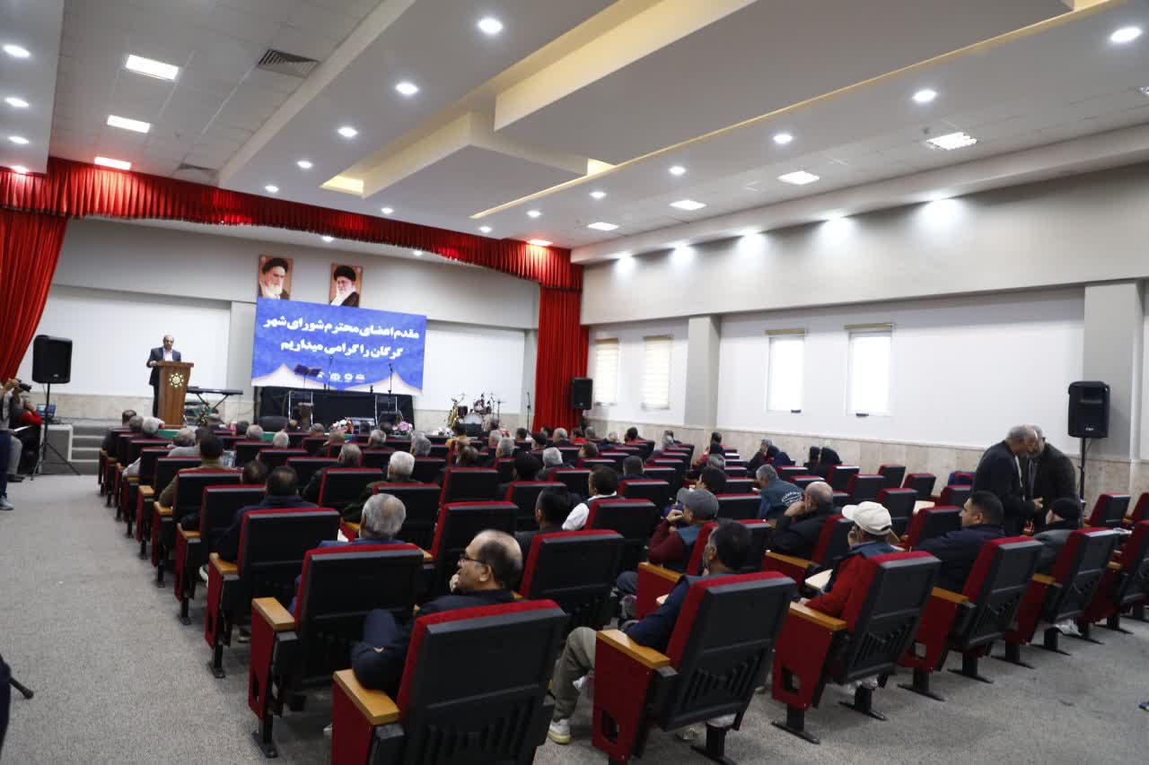 مراسم تقدیر از زحمتکشان حمل&zwnj;ونقل عمومی شهر گرگان همزمان با ۲۶ آذر، روز حمل&zwnj;ونقل، با حضور اعضای شورای اسلامی شهر گرگان - 3