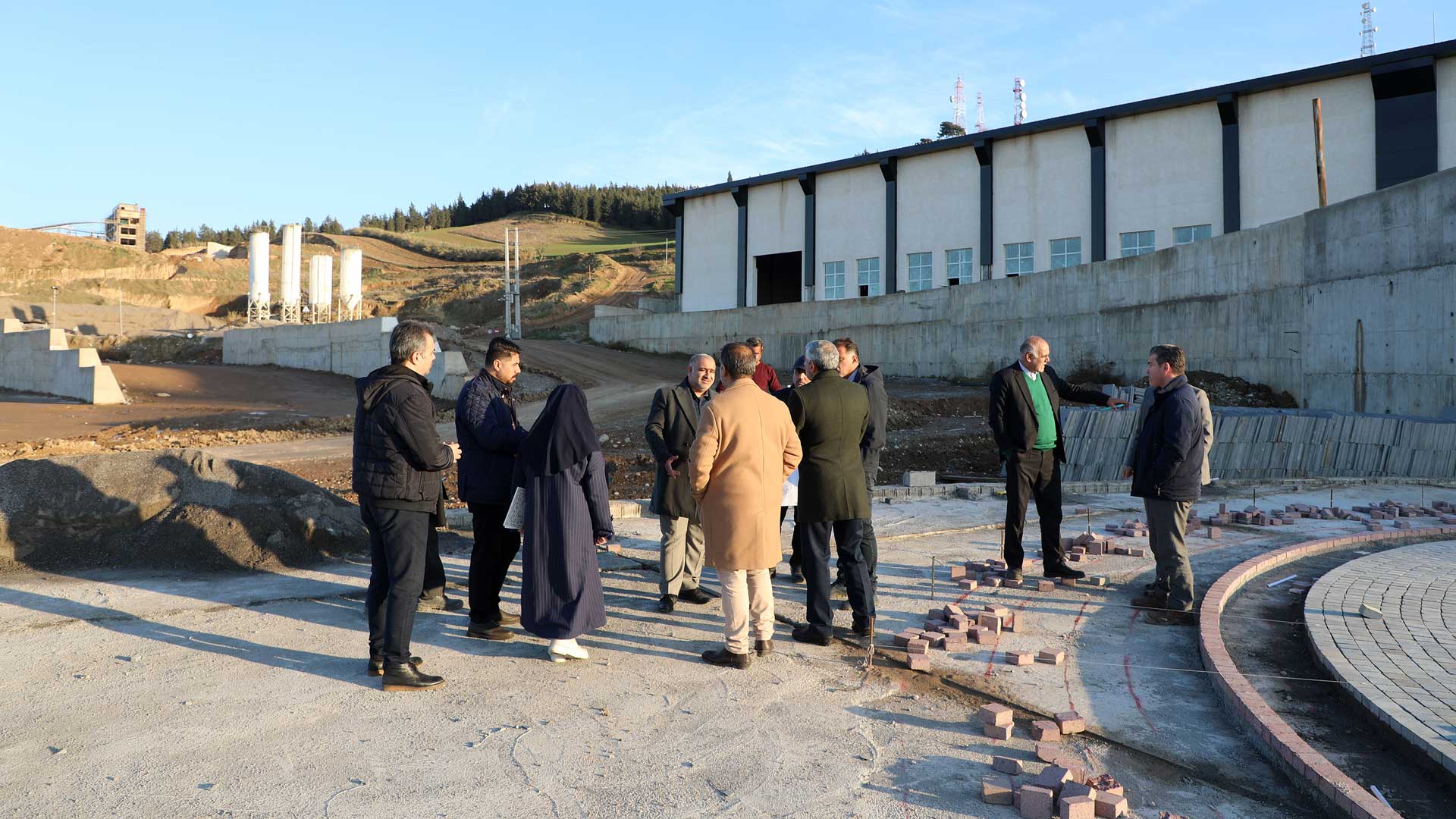 روند پیشروی فاز یک دهکده ی شهربازی هزارپیچ در کمیسیون گردشگری بررسی شد - 11