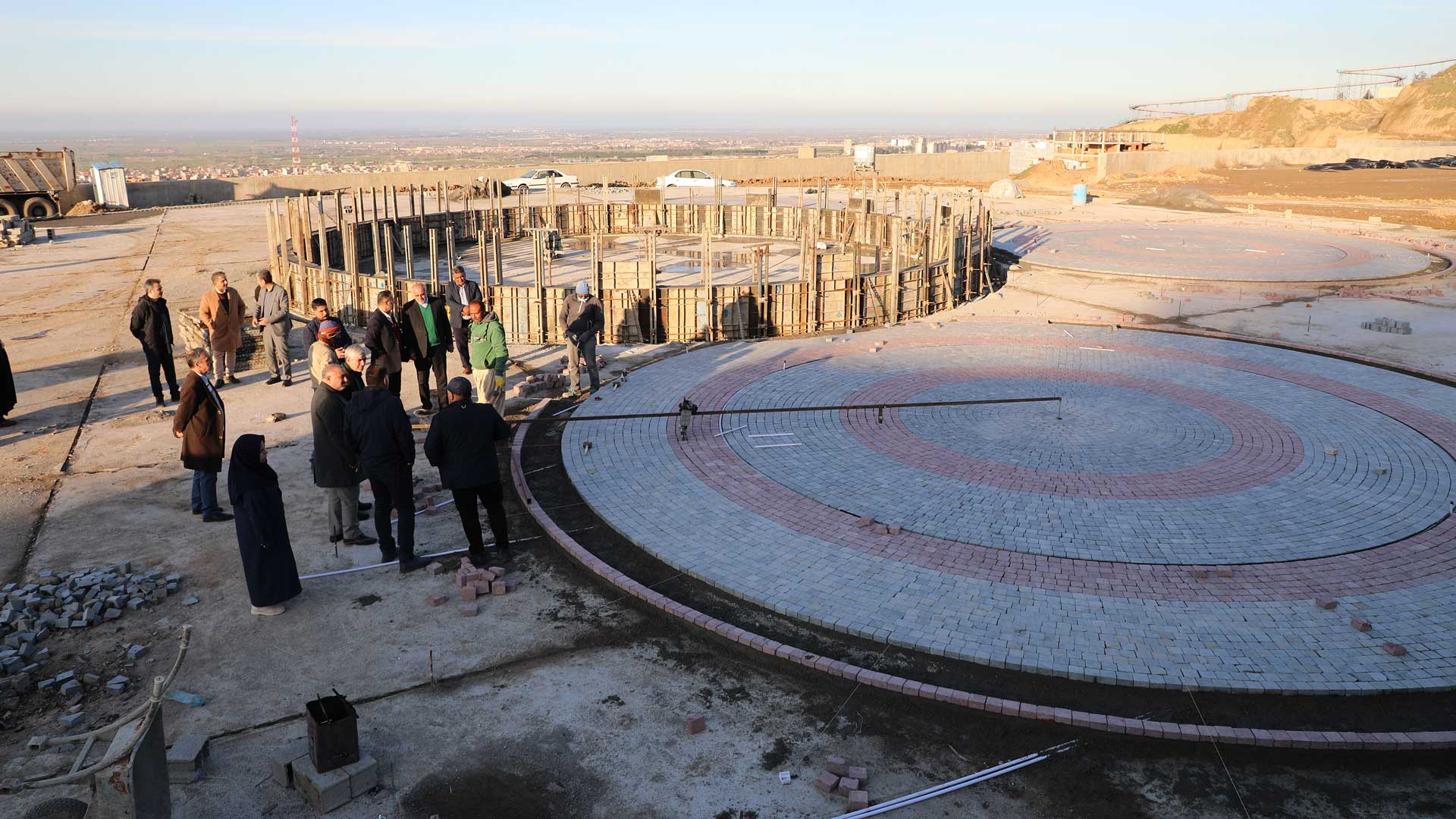 روند پیشروی فاز یک دهکده ی شهربازی هزارپیچ در کمیسیون گردشگری بررسی شد - 8