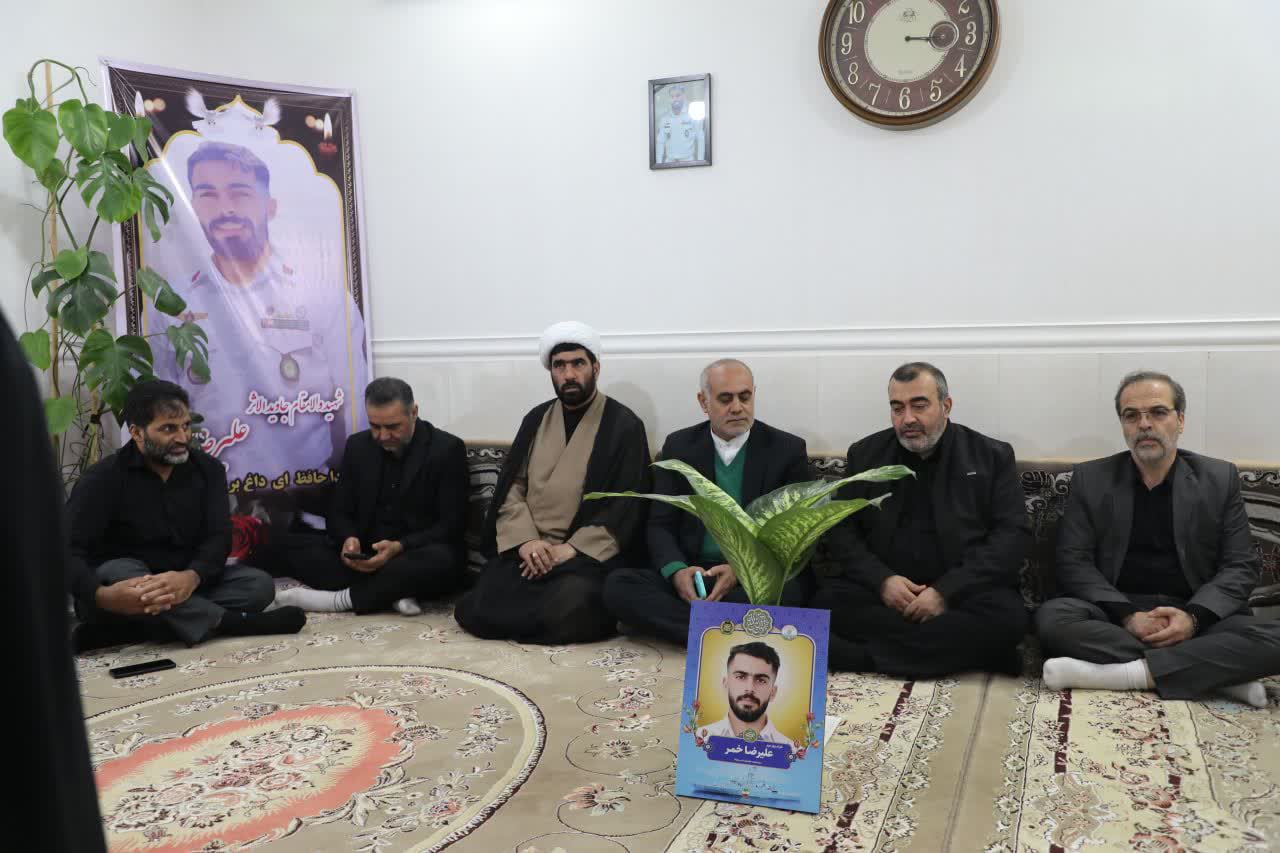 تجلیل از خانواده شهدای ناوشکن دنا در کمیسیون فرهنگی شورای شهر گرگان - 3