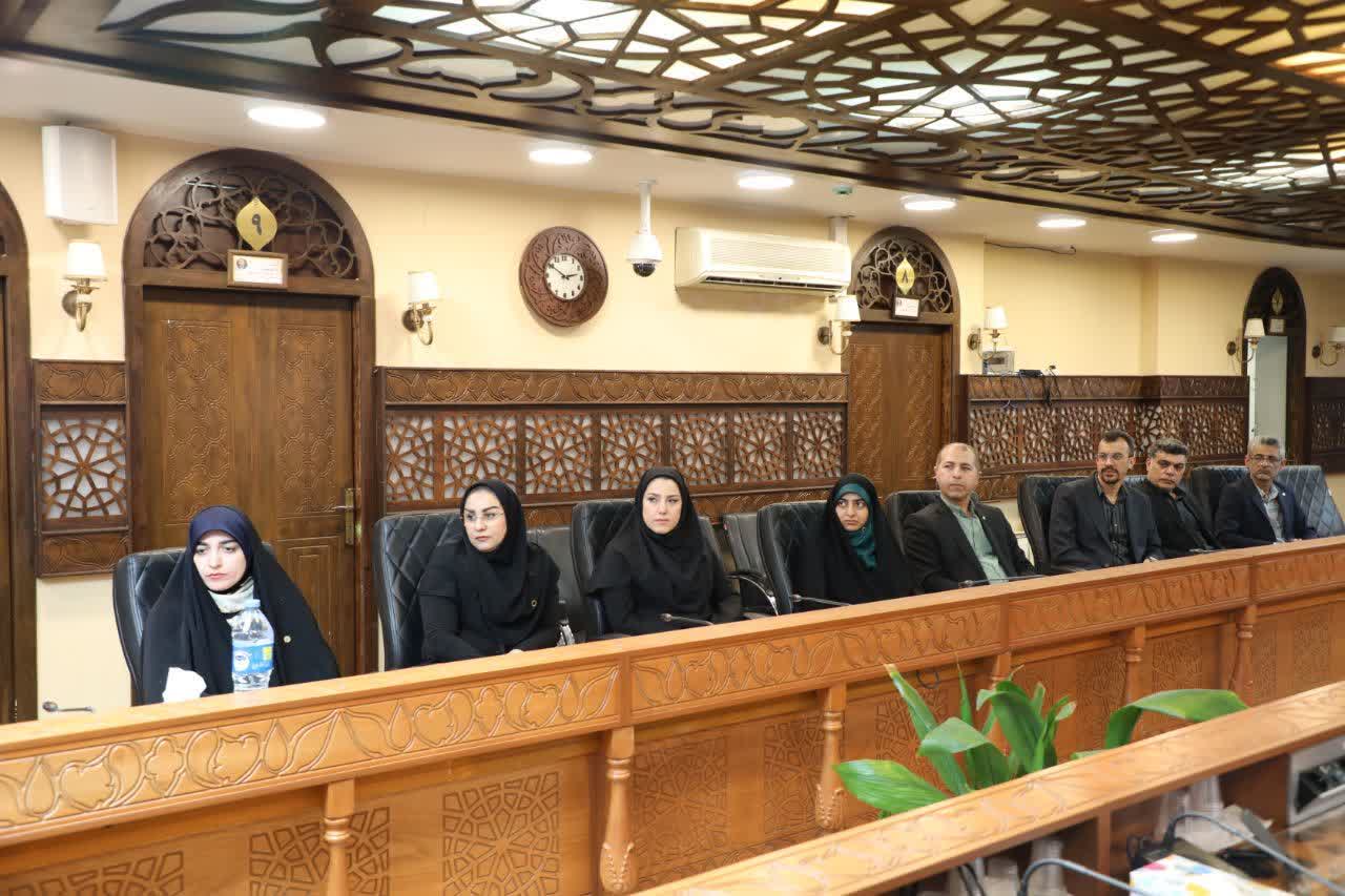 نشست بررسی خدمات حقوقی شهروندی و معرفی اثر جدید ادبی در کمیسیون فرهنگی شورا - 2