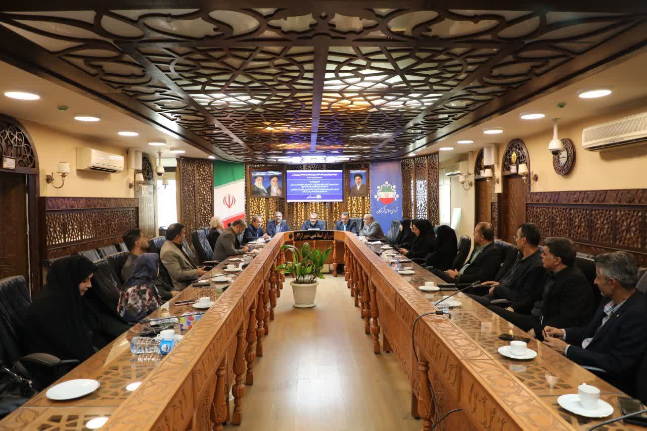 نشست بررسی خدمات حقوقی شهروندی و معرفی اثر جدید ادبی در کمیسیون فرهنگی شورا - 6