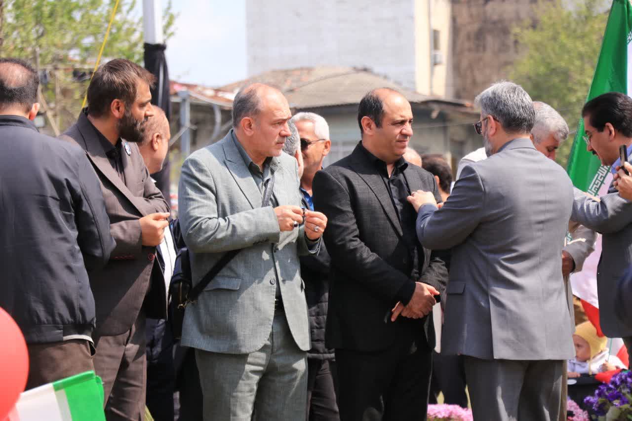 ادای احترام &laquo;پارلمان شهری گرگان&raquo; به نماد ملی؛ پرچم ایران در میدان شهرداری برافراشته شد - 3