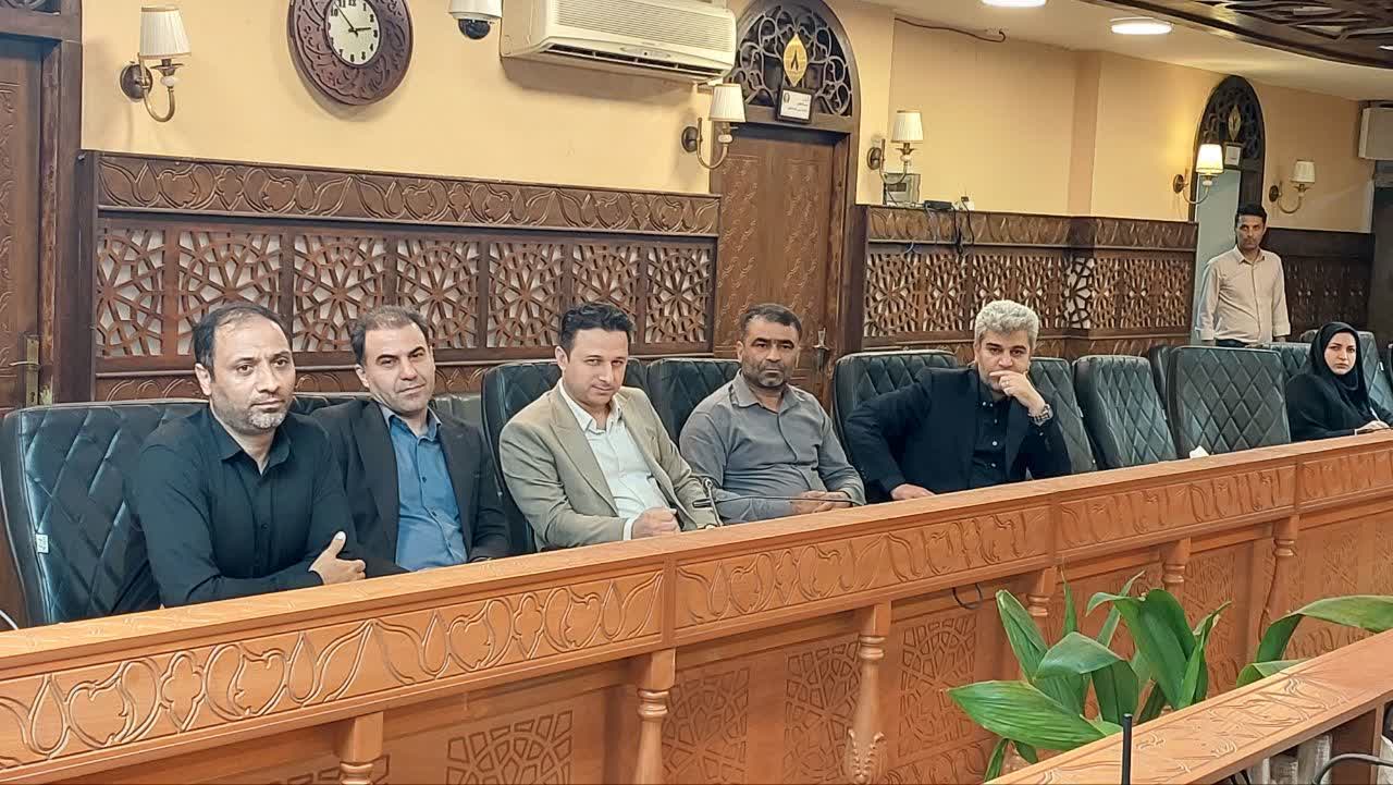 از جمع اوری سگ ها تا نظافت حوزه ی خدمات شهری در بخش تنظیف و رفت و روب محلات - 3