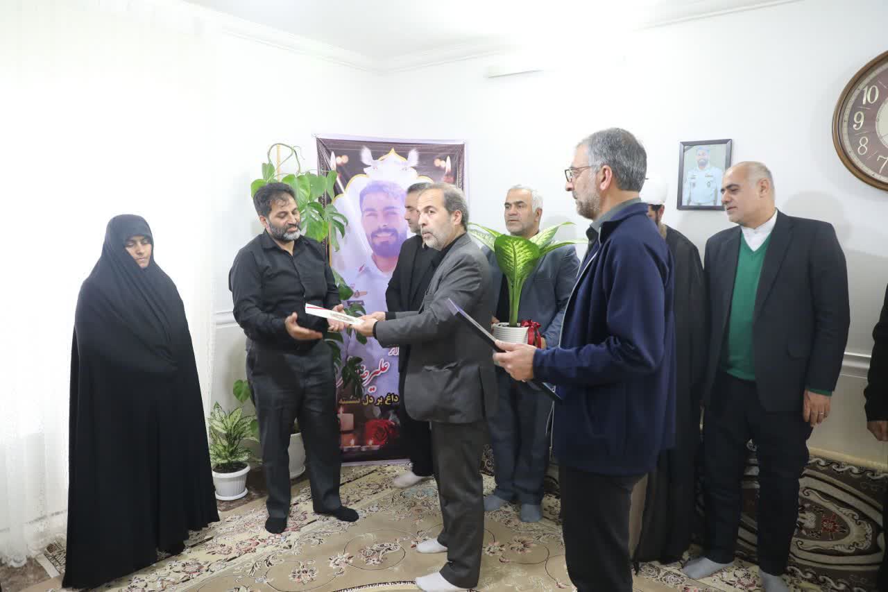تجلیل از خانواده شهدای ناوشکن دنا در کمیسیون فرهنگی شورای شهر گرگان - 4