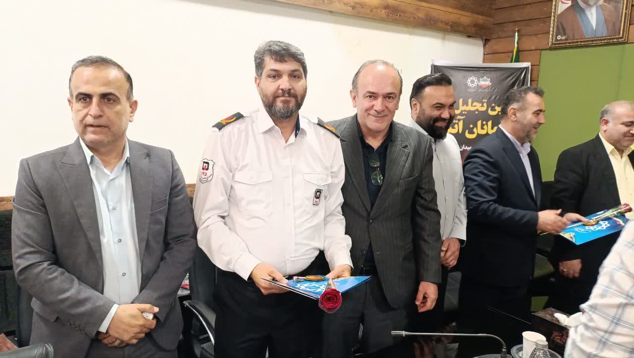تجلیل از آتش&zwnj;نشانان قهرمان حادثه حریق دوشنبه&zwnj;شب شهرداری گرگان - 13