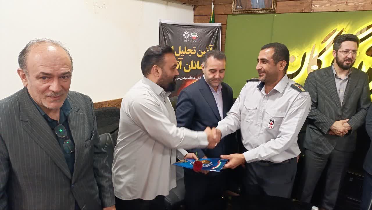 تجلیل از آتش&zwnj;نشانان قهرمان حادثه حریق دوشنبه&zwnj;شب شهرداری گرگان - 15