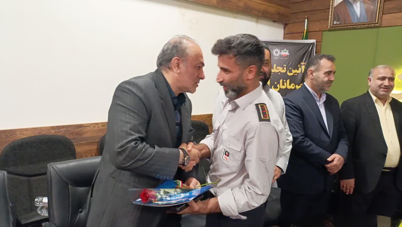 تجلیل از آتش&zwnj;نشانان قهرمان حادثه حریق دوشنبه&zwnj;شب شهرداری گرگان - 2