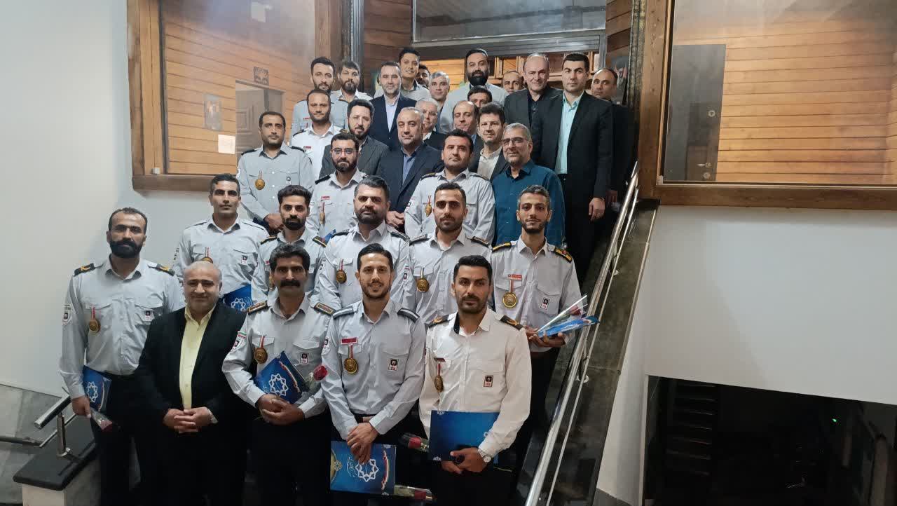 تجلیل از آتش&zwnj;نشانان قهرمان حادثه حریق دوشنبه&zwnj;شب شهرداری گرگان - 17