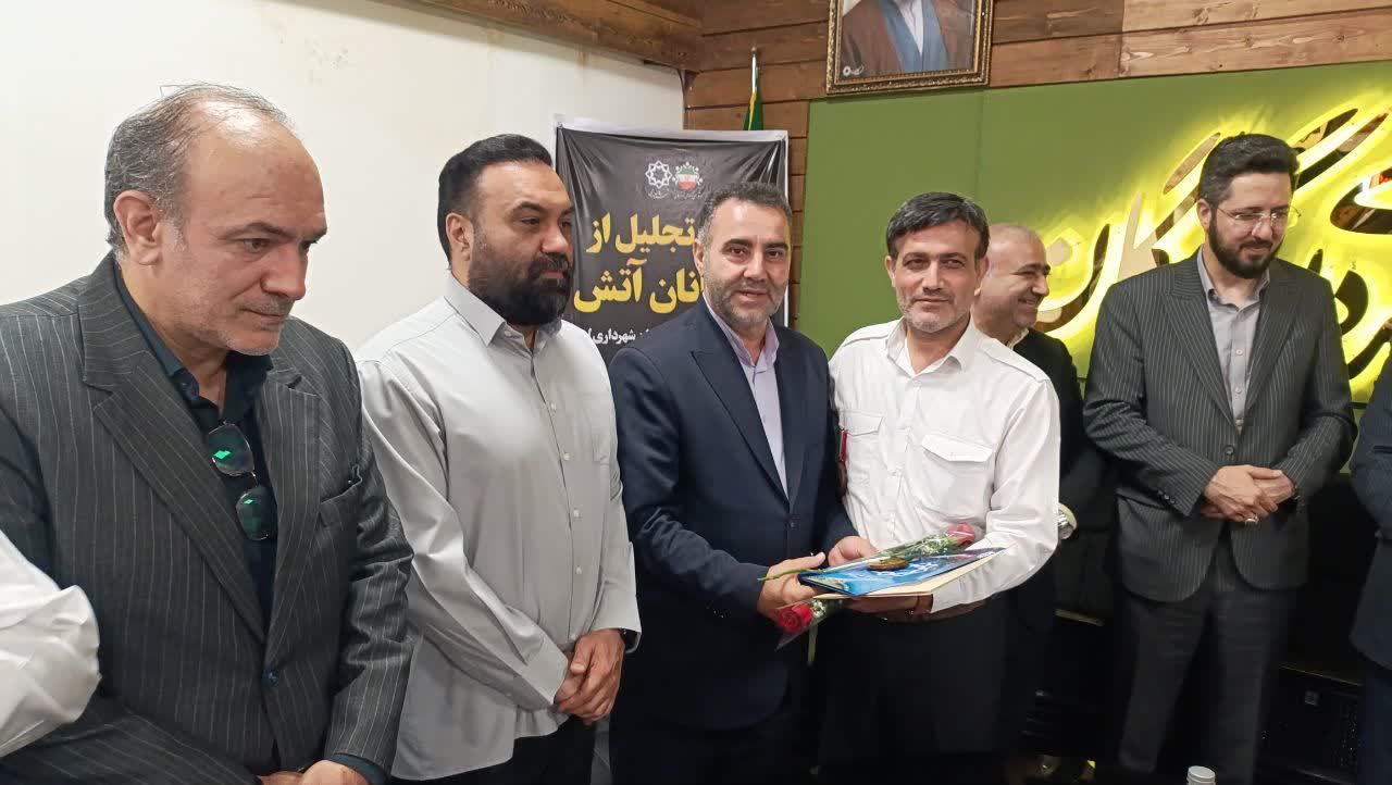 تجلیل از آتش&zwnj;نشانان قهرمان حادثه حریق دوشنبه&zwnj;شب شهرداری گرگان - 9