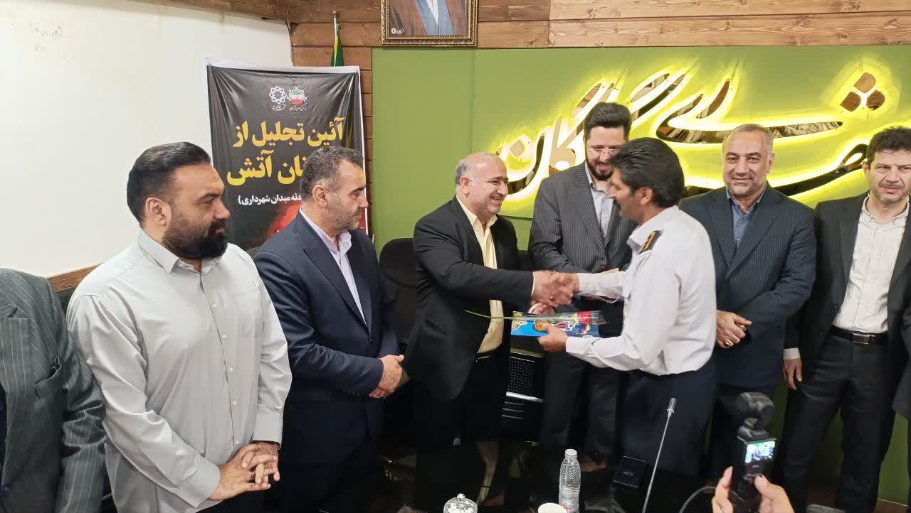 تجلیل از آتش&zwnj;نشانان قهرمان حادثه حریق دوشنبه&zwnj;شب شهرداری گرگان - 7