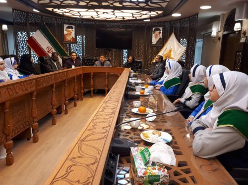 حضور شورای دانش آموزی دبستان هاجر در کمیسیون خدمات شهری شورای اسلامی شهر